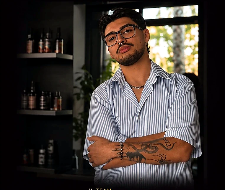 Mike, Barbiere Junior de L'Arte della Barberia